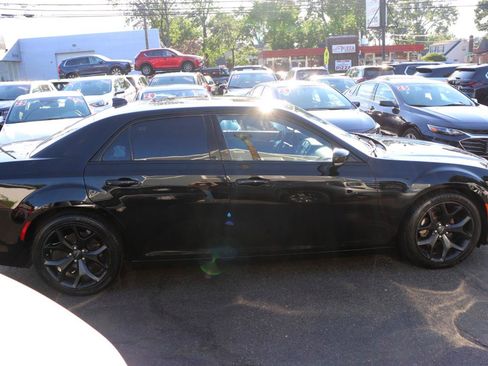 Used 2022 Chrysler 300 S w/ Comfort Group RWD image 6