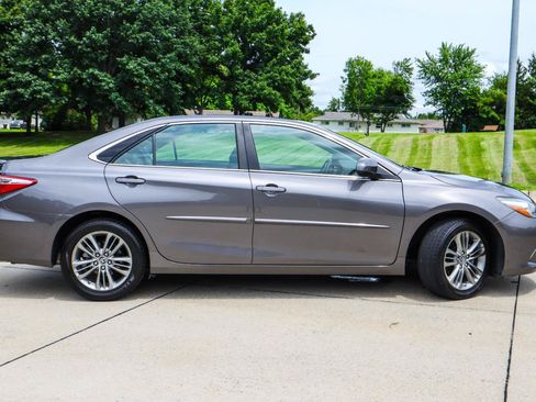 Used 2017 Toyota Camry SE w/ Protection Package (Q2) FWD image 5