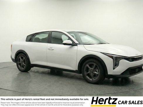Used 2025 Kia K4 LXS image 1