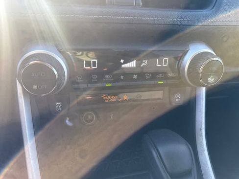 Used 2021 Toyota RAV4 XLE w/ Carpet Mat Package (TMS) FWD image 25