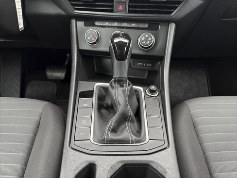 Used 2022 Volkswagen Jetta S image 3