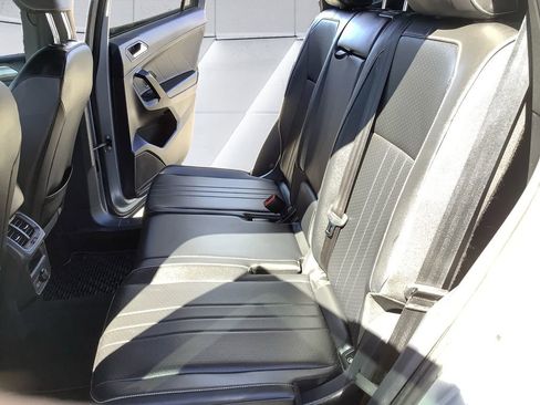 Used 2022 Volkswagen Tiguan SE R-Line image 18