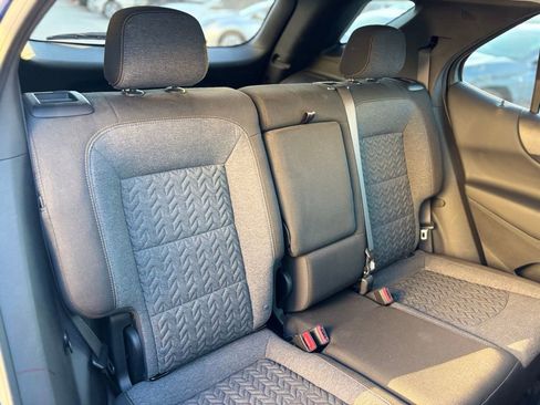 Used 2022 Chevrolet Equinox LT image 16