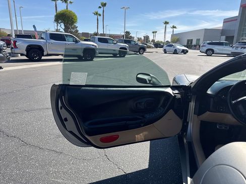 Used 2000 Chevrolet Corvette Coupe w/ Roof Pkg image 10