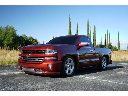 Used 2017 Chevrolet Silverado 1500 LT w/ LT Convenience Package AWD/4WD image 1