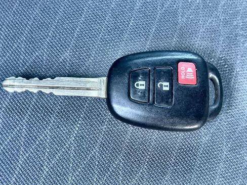 Used 2018 Toyota Tacoma SR w/ SR Convenience Package RWD image 21