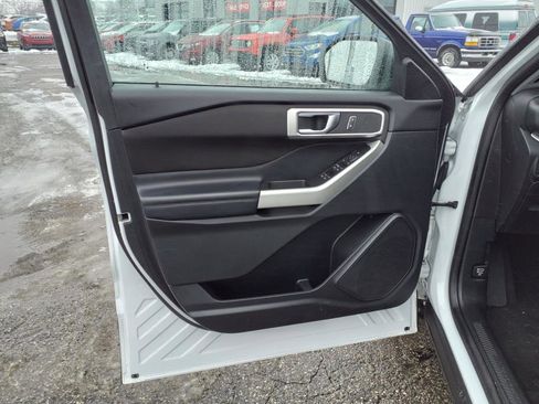 Used 2020 Ford Explorer XLT w/ Comfort Package image 12