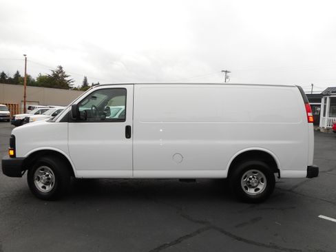 Used 2016 Chevrolet Express 2500 RWD image 2