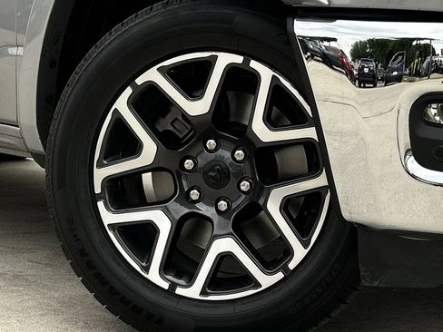 Used 2025 RAM 1500 Laramie AWD/4WD image 12