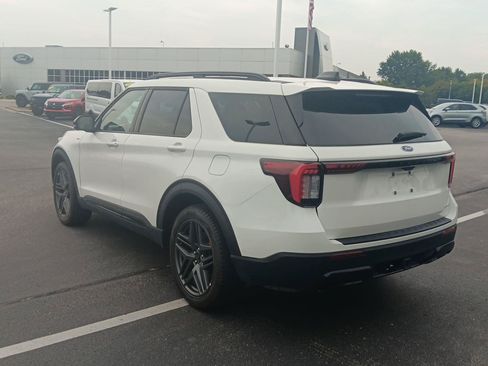 Used 2025 Ford Explorer ST-Line w/ ST-Line Street Pack AWD/4WD image 7