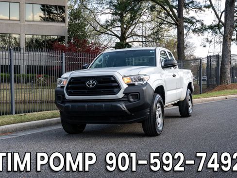 Used 2017 Toyota Tacoma SR image 2