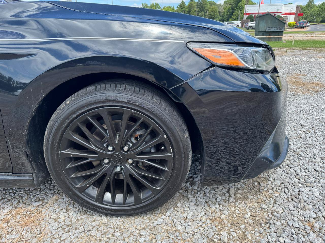 Used 2019 Toyota Camry SE w/ Carpet Mat Package FWD image 7