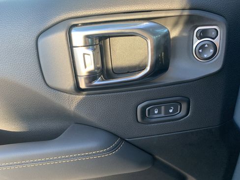 New 2025 Jeep Gladiator Sport image 13