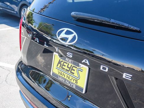 Used 2024 Hyundai Palisade Limited FWD image 9