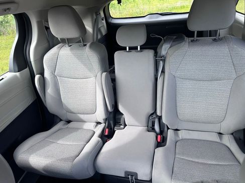 Used 2021 Toyota Sienna LE FWD image 20