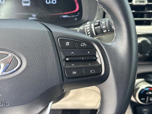 Used 2025 Hyundai Venue SEL FWD image 25