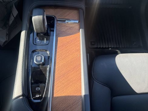 Used 2025 Volvo XC90 B5 Plus w/ Protection Package Premier AWD/4WD image 18