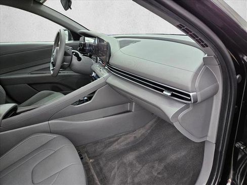 Used 2023 Hyundai Elantra SEL w/ Convenience Package FWD image 19