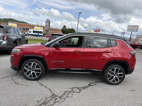 Used 2025 Jeep Compass Limited w/ Elite Group AWD/4WD image 10