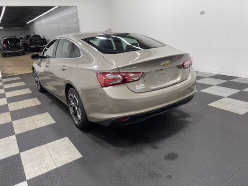 Used 2022 Chevrolet Malibu LT image 2