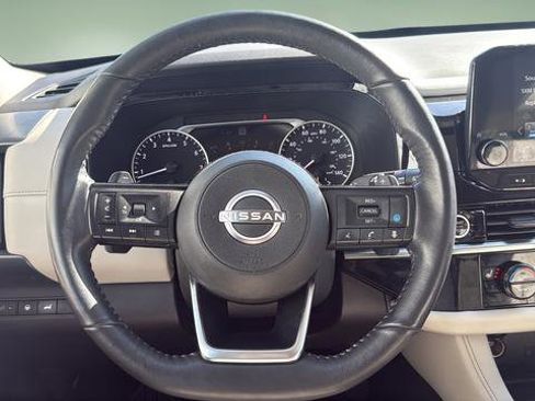 Used 2023 Nissan Pathfinder SL AWD/4WD image 9