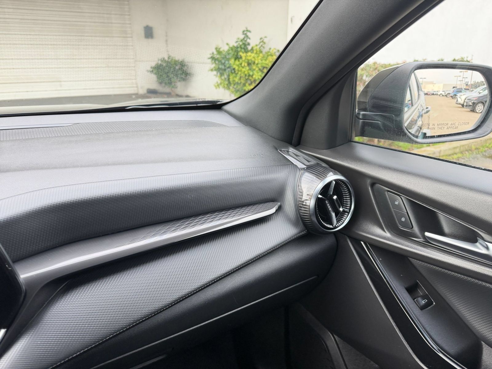 Used 2025 Chevrolet Equinox LT FWD image 35