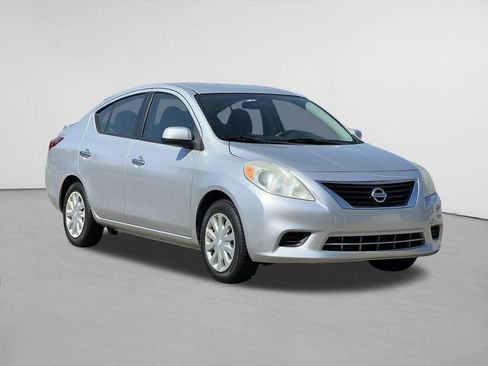 Used 2013 Nissan Versa SV FWD image 1