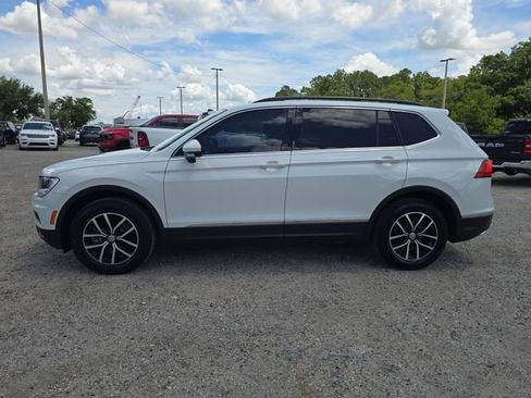 Used 2021 Volkswagen Tiguan SE w/ Panoramic Sunroof Package FWD image 6