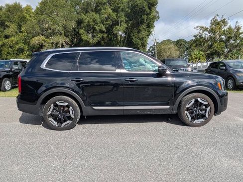 Used 2025 Kia Telluride S FWD image 3