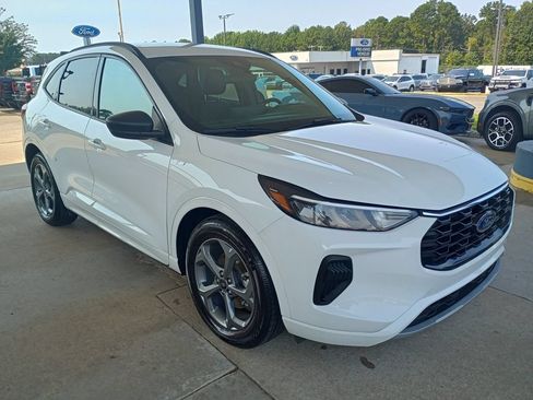 Used 2023 Ford Escape ST-Line w/ Tech Pack #1 FWD image 7