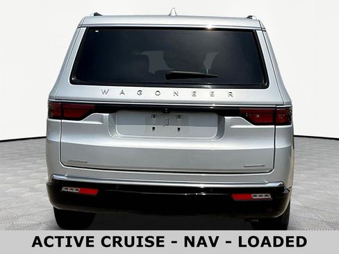 Used 2022 Jeep Wagoneer Series III w/ Premium Group I AWD/4WD image 5