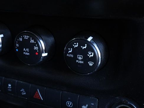 Used 2018 Jeep Wrangler Unlimited Rubicon w/ Cold Weather Group AWD/4WD image 41