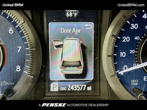 Used 2015 Toyota Sienna XLE w/ XLE Navigation Package FWD image 7