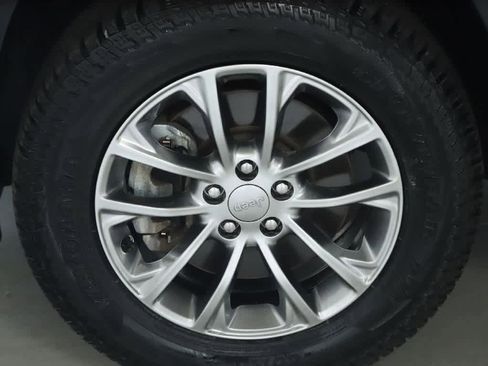 Certified 2021 Jeep Cherokee Latitude Lux w/ Comfort/Convenience Group AWD/4WD image 37