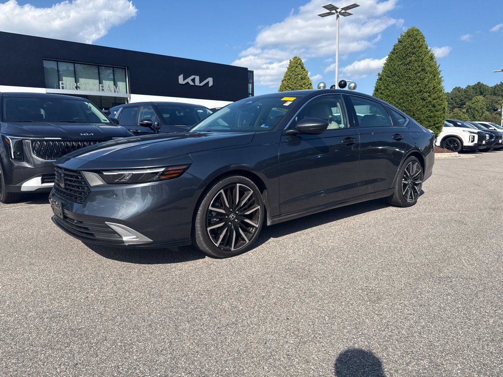 Used 2023 Honda Accord Touring image 2