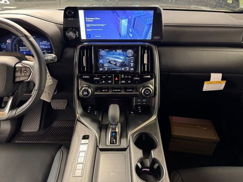 New 2025 Lexus LX 700h Luxury image 16