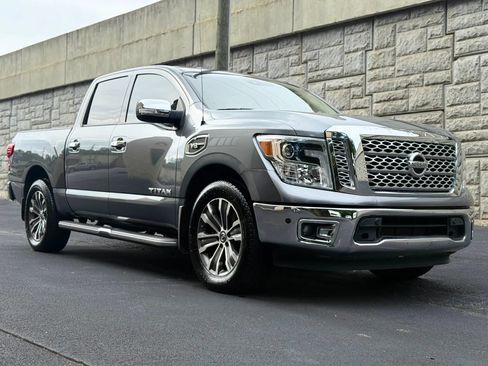 Used 2017 Nissan Titan SL RWD image 41