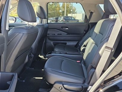 New 2025 Nissan Pathfinder SL w/ SL Premium Package