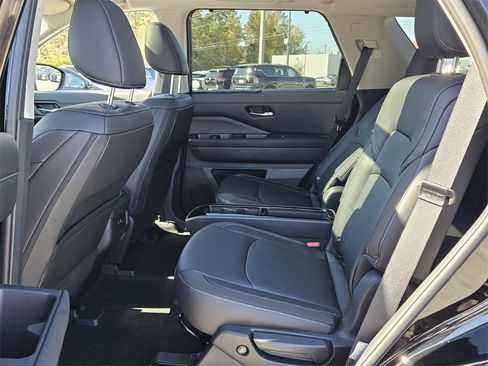 New 2025 Nissan Pathfinder SL w/ SL Premium Package image 4