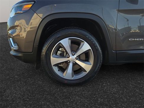 Used 2022 Jeep Cherokee Limited image 10