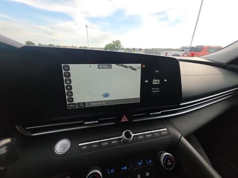 Used 2024 Hyundai Elantra SEL FWD image 18