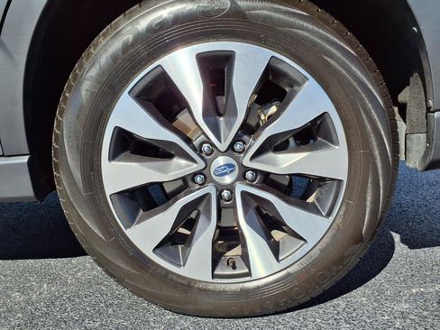 Used 2025 Subaru Outback Limited AWD/4WD image 37
