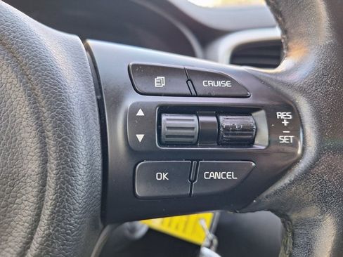 Used 2016 Kia Sorento LX w/ LX Convenience Package image 13