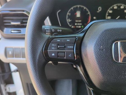 Used 2023 Honda Pilot LX image 16