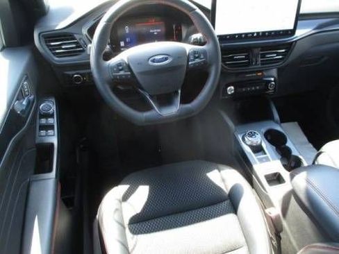 Used 2025 Ford Escape ST-Line w/ Tech Pack #1 image 5