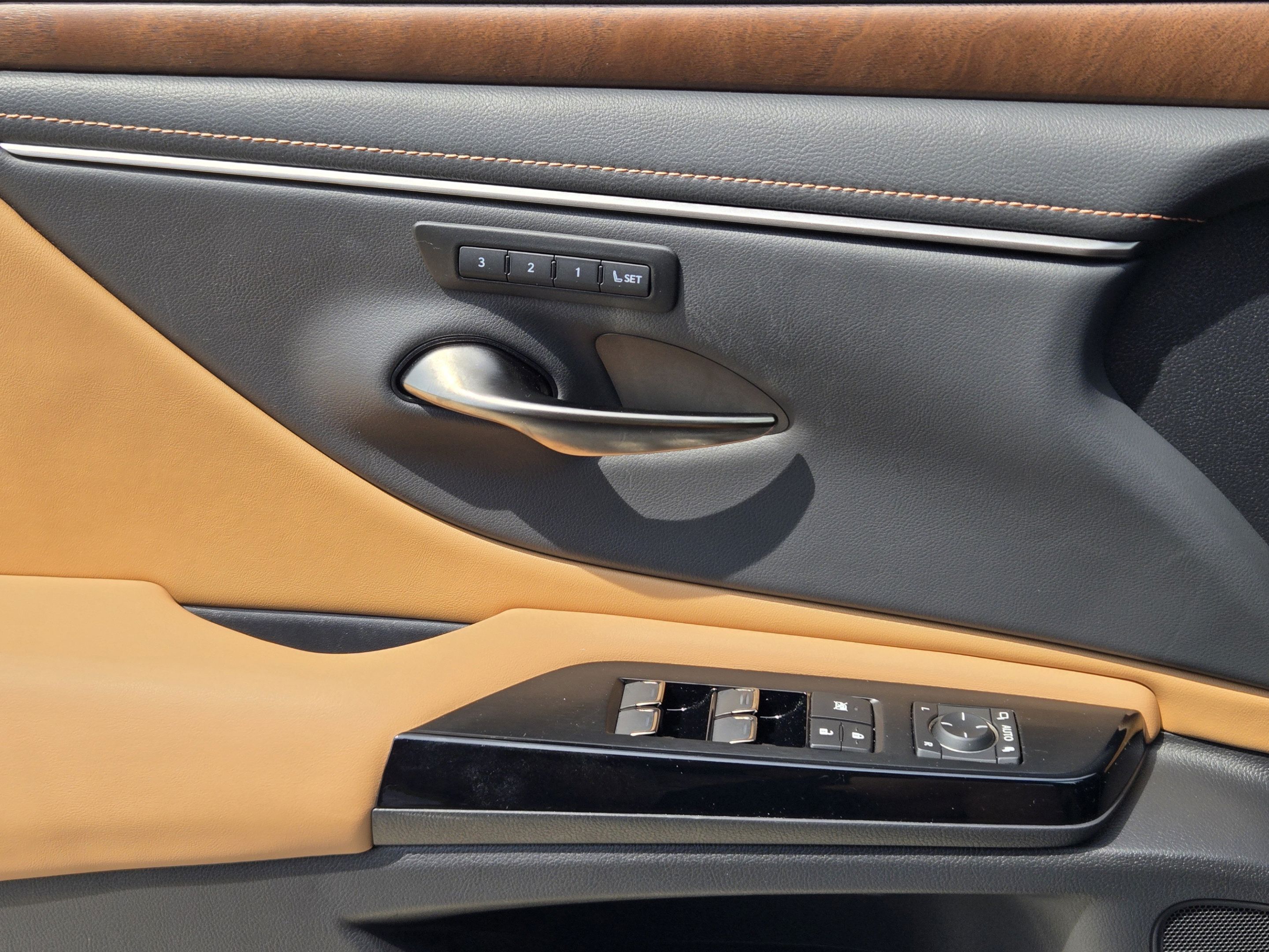 Used 2025 Lexus ES 350 w/ Premium Package FWD image 21