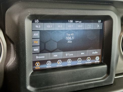 Used 2023 Jeep Wrangler Unlimited image 19