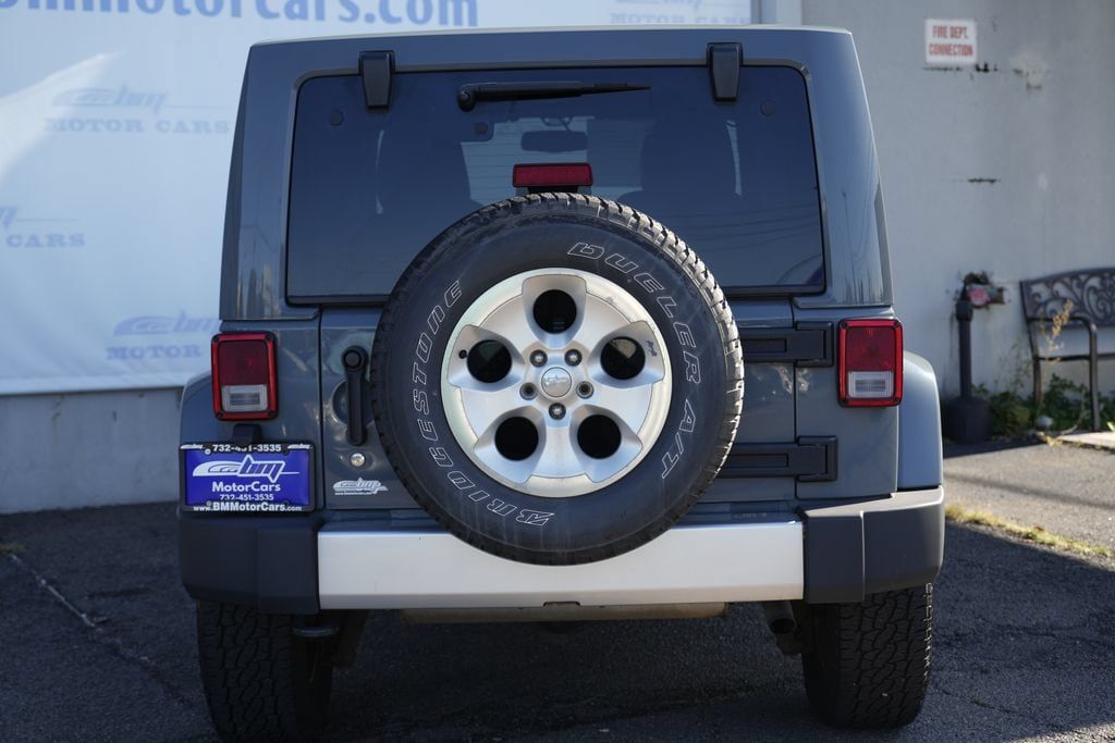 Used 2015 Jeep Wrangler Unlimited Sahara w/ Connectivity Group AWD/4WD image 6