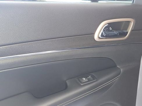 Used 2016 Jeep Grand Cherokee Limited AWD/4WD image 11
