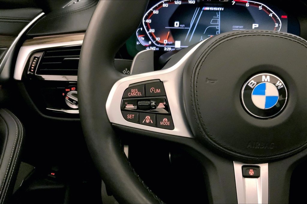 Used 2022 BMW M550i xDrive w/ Executive Package AWD/4WD image 18